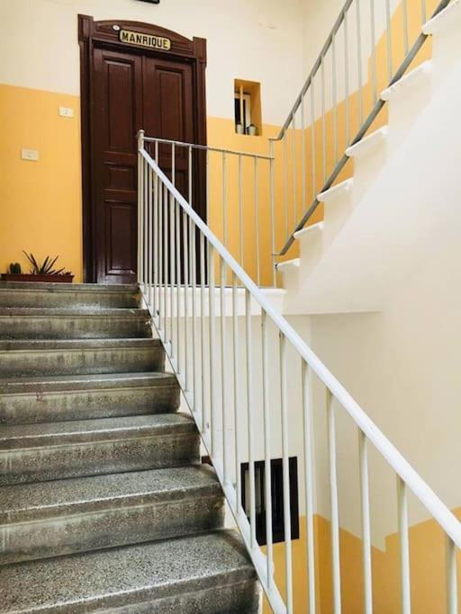 Monolocale Centrale Vista Mare - Fara'S Home Bari Ngoại thất bức ảnh